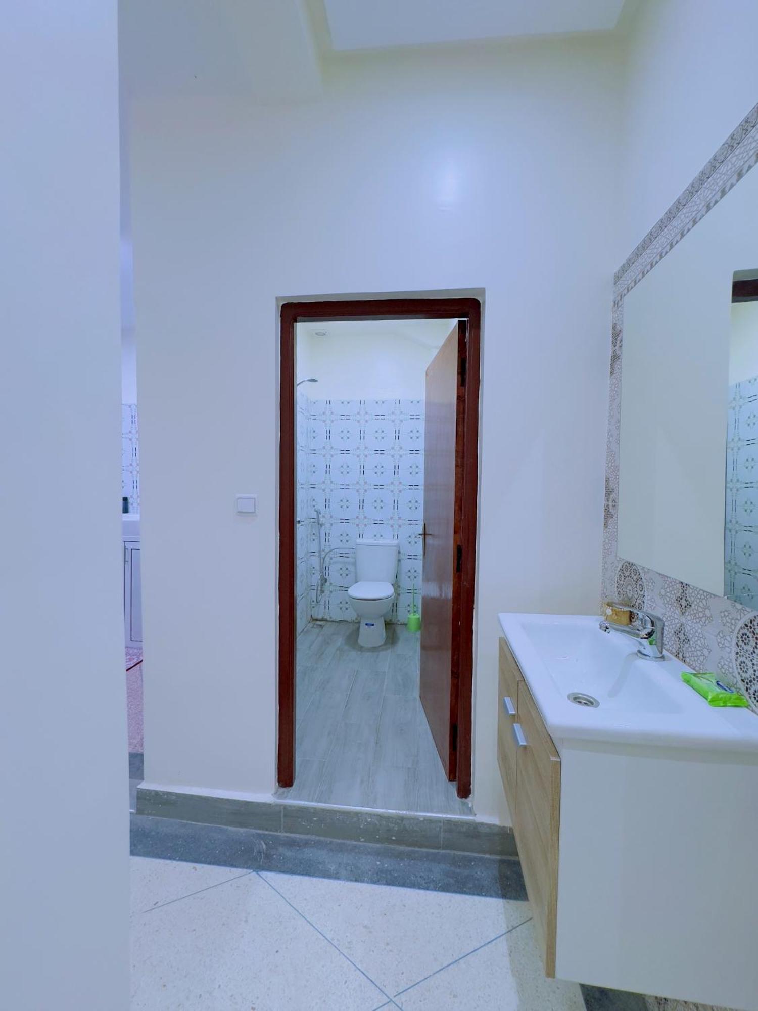Quiet Central Home Near Beach - High Speed Wifi, Free Parking & Private Entry 아가디르 외부 사진